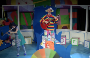 Lawrence O´Connor as Noah in Mervyn Peake´s Noah´s Ark - singing and playing guitar